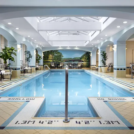 Fairmont Royal York Gold Experience Hotel Toronto Exterior photo The pool at the hotel