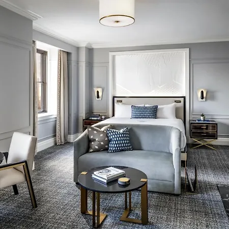 Fairmont Royal York Gold Experience Hotel Toronto Exterior photo A guest room at the hotel
