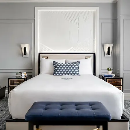 Fairmont Royal York Gold Experience Hotel Toronto Exterior photo A bedroom at The St. Regis